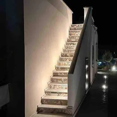 Rei M&m- Sea View, Swimming Pool & Jacuzzi Villa