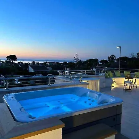 Rei M&m- Sea View, Swimming Pool & Jacuzzi Villa *