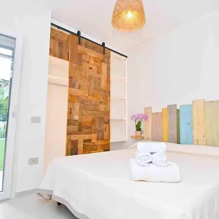 Rei M&m- Sea View, Swimming Pool & Jacuzzi Villa *