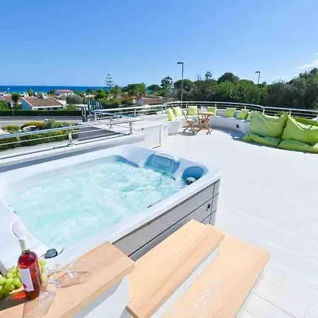 Rei M&m- Sea View, Swimming Pool & Jacuzzi Villa