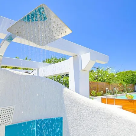 Rei M&m- Sea View, Swimming Pool & Jacuzzi Villa