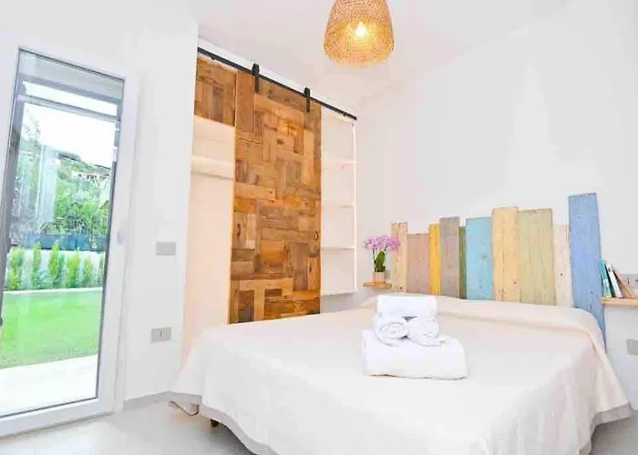 Rei M&m- Sea View, Swimming Pool & Jacuzzi Villa *
